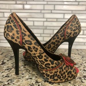 Open Toed Leopard Print Heels Brand: Bumper Size:8